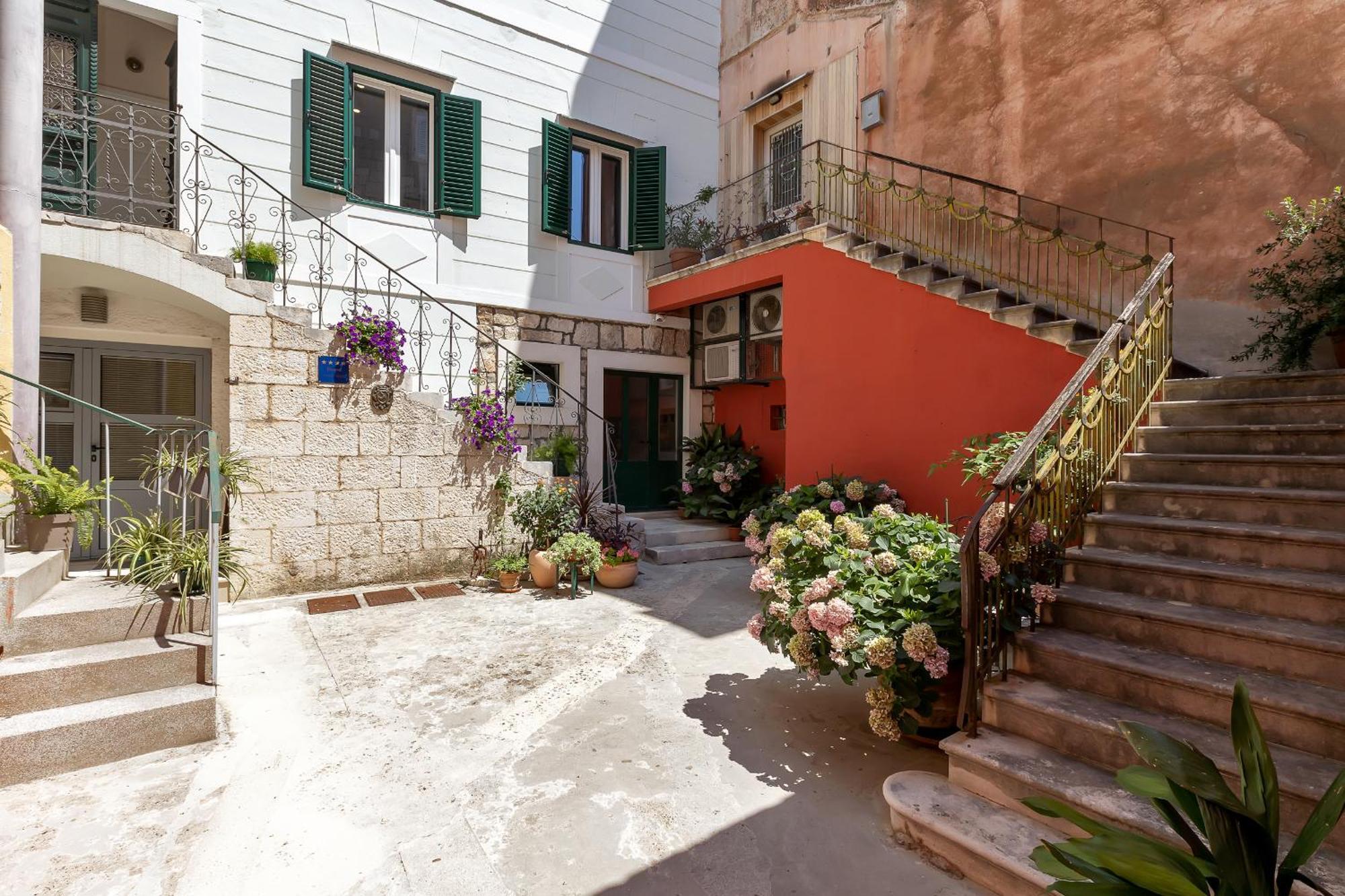 Apartment Dvor Kalalarga Makarska Exterior foto